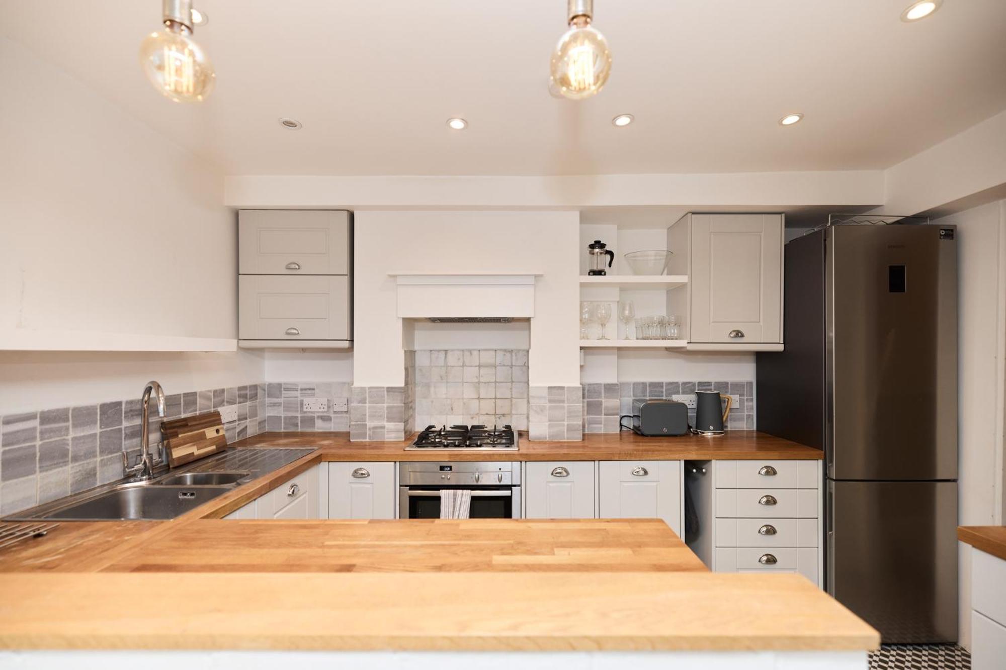 Апартаменти The Fulham Hideout - Modish 2Bdr Flat With Patio Лондон Екстер'єр фото